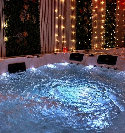 Piscina idromassaggio con acqua riscaldata a 36 gradi